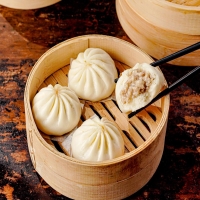 現(xiàn)在的小吃店,消費人群只是年輕人嗎?